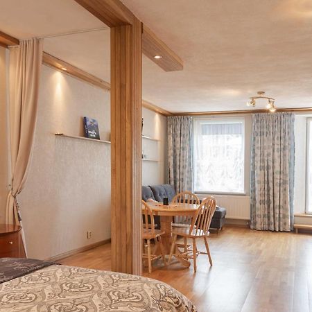Cozy One Room Apartment With Yard Juodkrantė Exterior foto