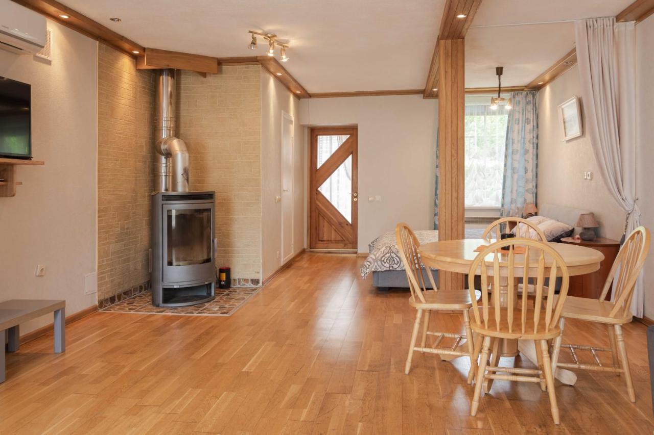 Cozy One Room Apartment With Yard Juodkrantė Exterior foto