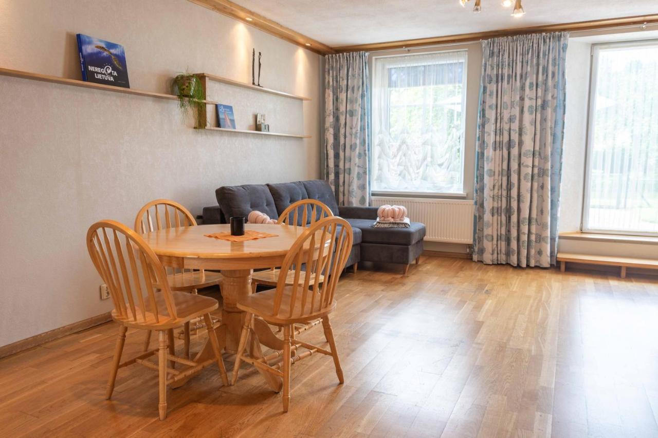 Cozy One Room Apartment With Yard Juodkrantė Exterior foto