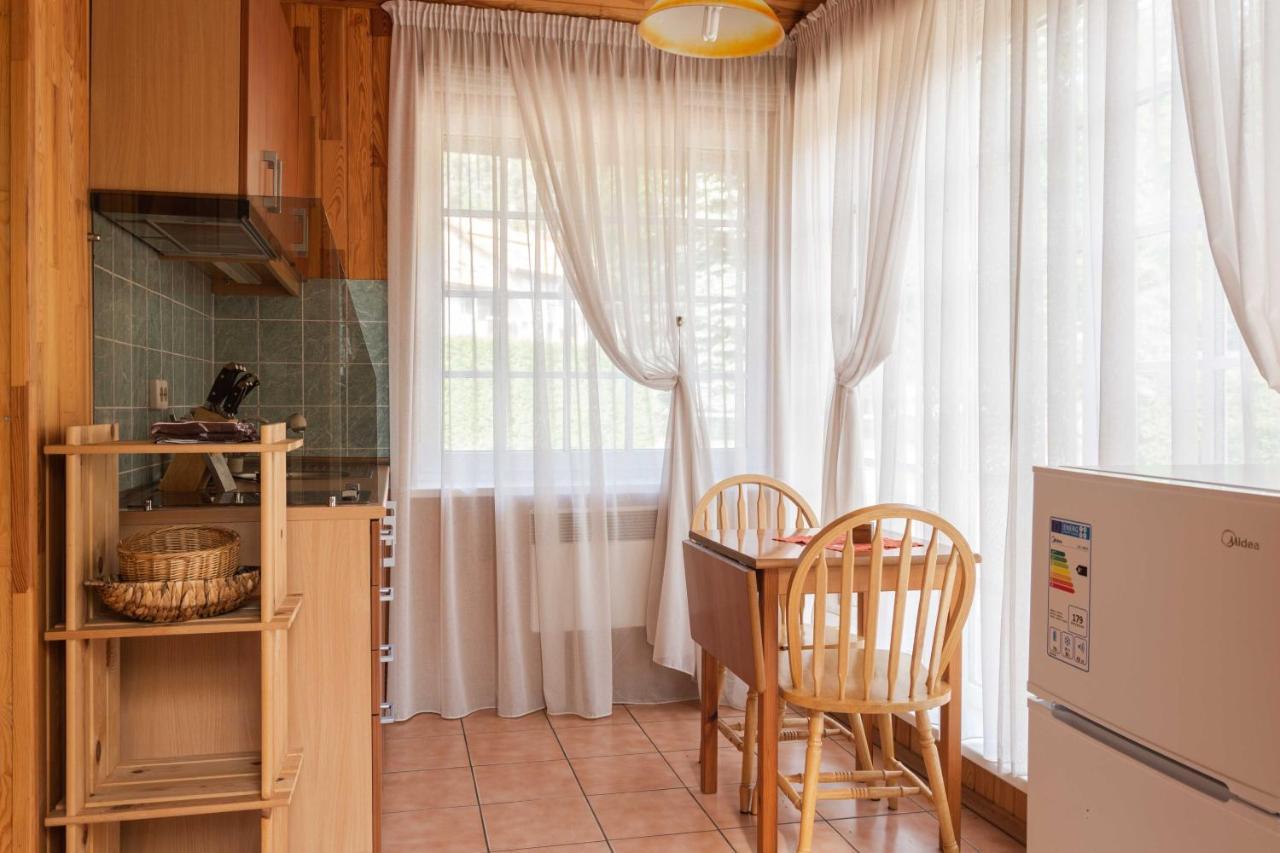 Cozy One Room Apartment With Yard Juodkrantė Exterior foto